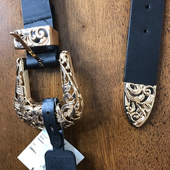 Woman’s Black Belt With Gold tone Buckle Small - Picture 6 of 9